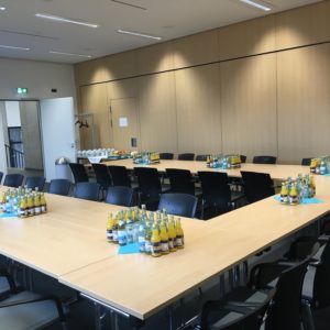 0.12 U-Form mit Innenbestuhlung